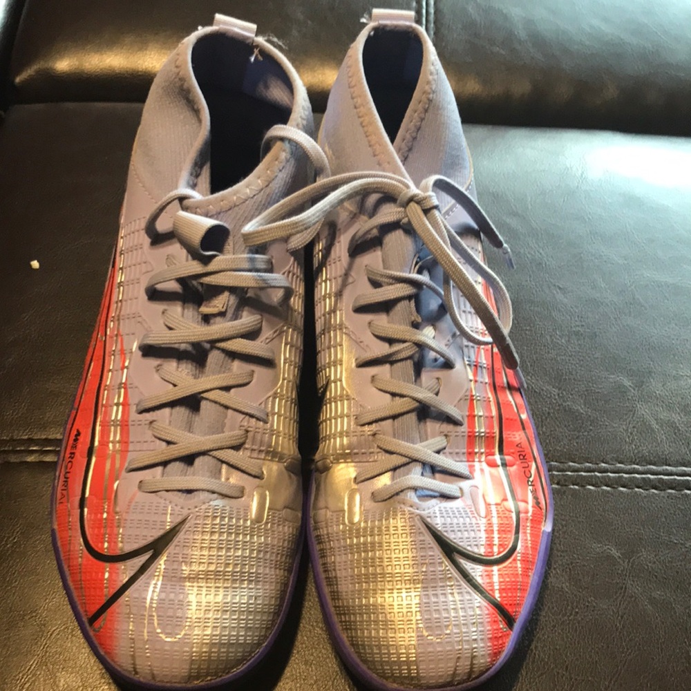 Boys Size 3.5 youth Nike jr mercurial superfluous 8 Academy